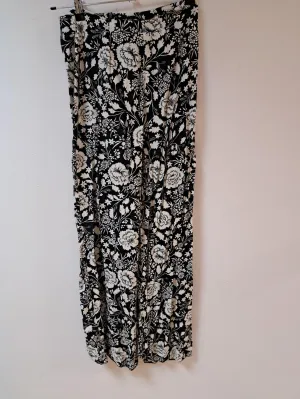 Black w/ White Floral Straight Leg Trousers, Miss Selfridge, Size 8, 10