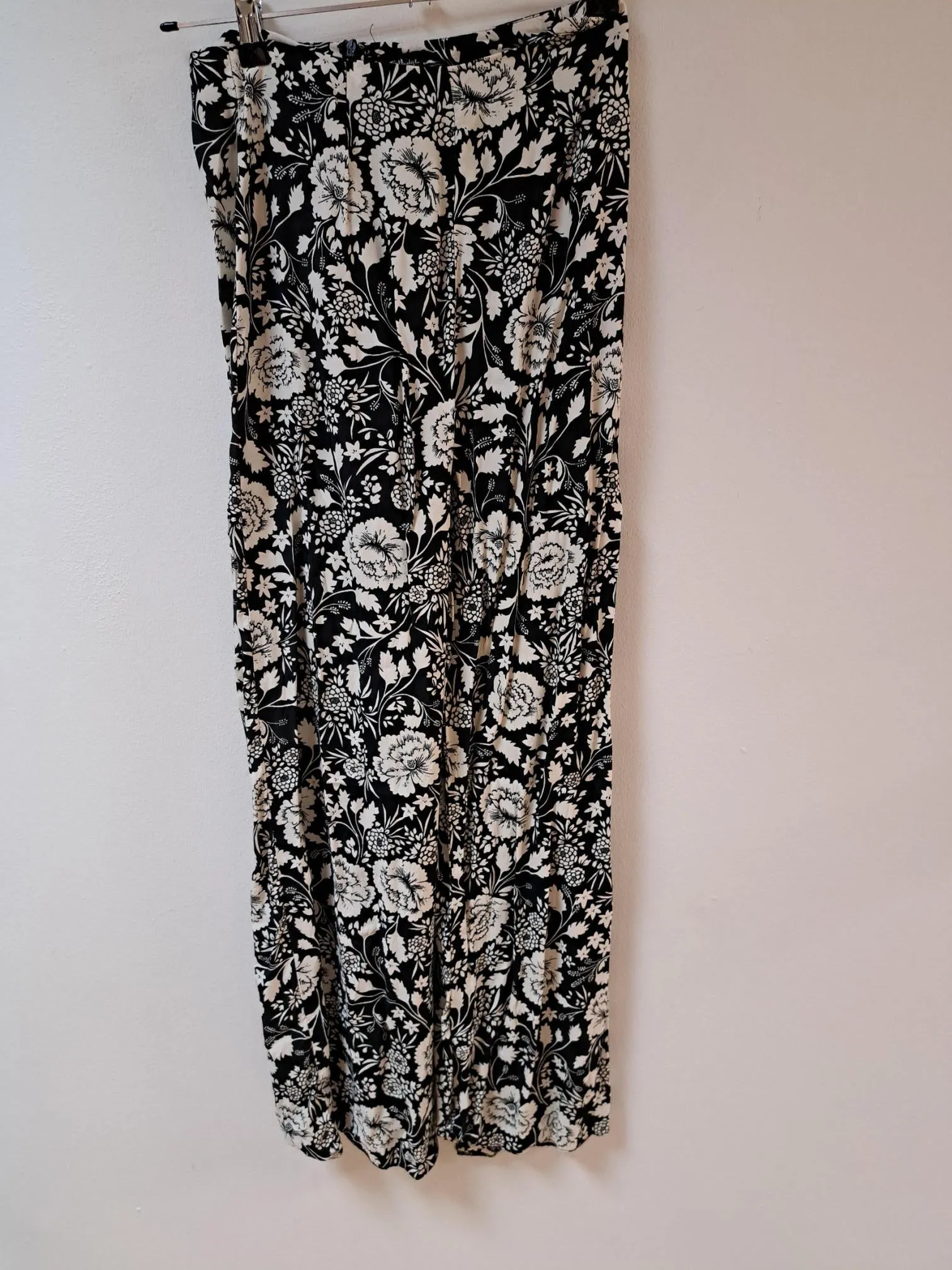 Black w/ White Floral Straight Leg Trousers, Miss Selfridge, Size 8, 10
